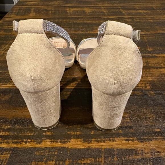 Chelsea Moreland Rhinestone Block Heel - Picture 6 of 7